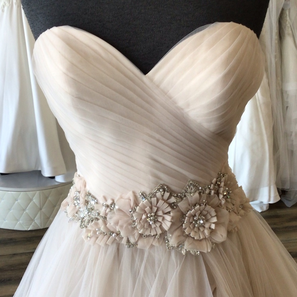 ALLURE BRIDALS wedding gown NWT Stunning unworn